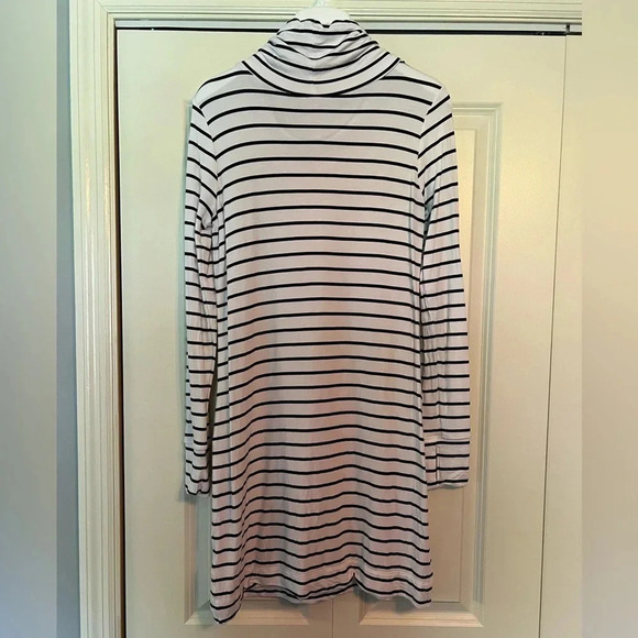 Lilly Pulitzer Hilary cowl neck dress. Size small. - Picture 7 of 8